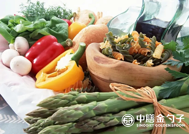央廚預(yù)制菜引領(lǐng)餐飲業(yè)變革，提升生活品質(zhì).png